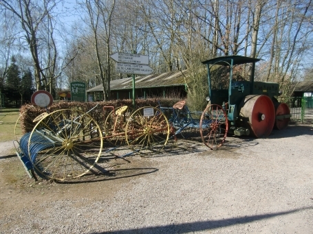 Sonsbeck : Balberger Straße, Traktorenmuseum Pauenhof, Freizeitanlage 